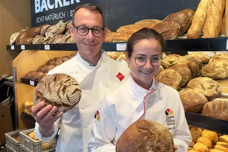 „60 Jahre Freude am Brot“ – so lautet das Firmenmotto zum Jubiläum: Peter Görtz (54) und seine Tochter Anabel (22).