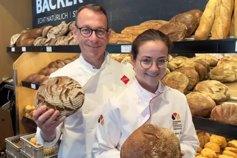„60 Jahre Freude am Brot“ – so lautet das Firmenmotto zum Jubiläum: Peter Görtz (54) und seine Tochter Anabel (22).