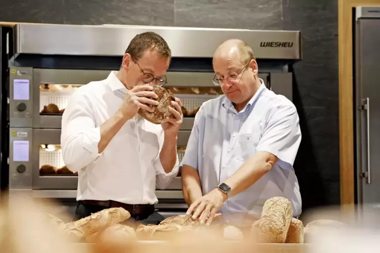 In der Backstube: Peter und Frank G&ouml;rtz (rechts). 