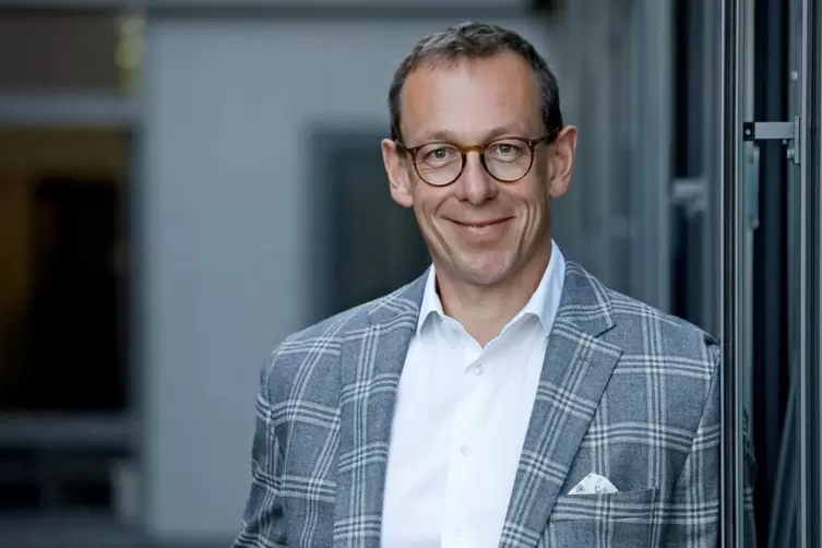 Zum SPD-Austritt von Jutta Steinruck sagt Peter G&ouml;rtz: &bdquo;Ich finde, ein OB sollte grunds&auml;tzlich unabh&auml;ngig sein, weil er f&uuml;r alle