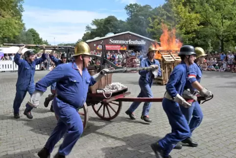 Nachgestellt: Historischer Einsatz beim Kreisfeuerwehrtag in Waldsee.