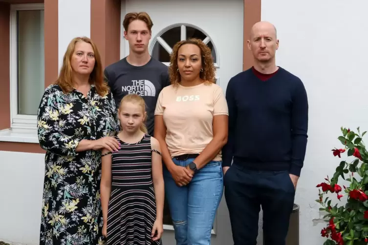  Tetiana Lohinova (links) und ihre Kinder Anton und Anna sind kurz nach Putins &Uuml;berfall auf die Ukraine nach Deutschland gefl&uuml;ch