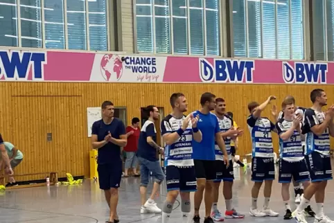 Die Spieler aus Luzern verabschieden sich. 