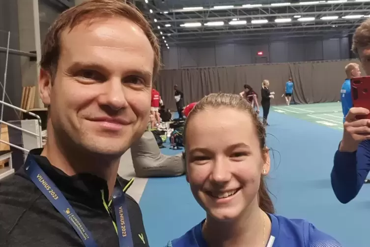 Sind glücklich und stolz auf das, was die Schülerin bei der EM erreicht hat: Katharina Nilges und ihr Trainer Christian Stern.