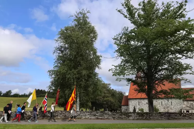 Prozession zur Stiklestadt-Kirche, in der Pletscher geweiht worden ist. 