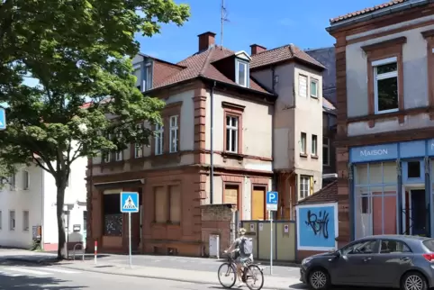 Die ehemalige Bäckerei an der Ecke Westbahn- und Waffenstraße steht schon lange leer.