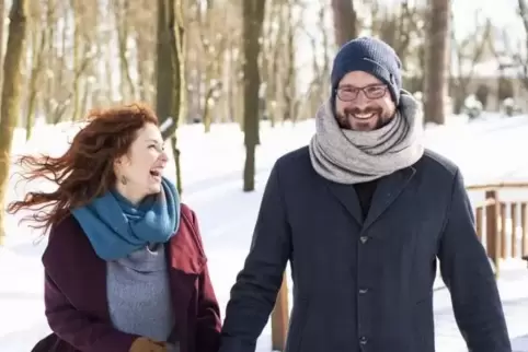 Stefan Schreiner lernte seine Frau Veronika in Kiew kennen. Das Foto von 2021 zeigt die beiden in einem Park nahe Irpin, der ein
