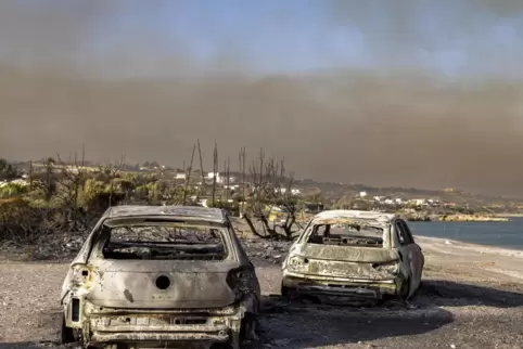 Ausgebrannte Autos am Strand von Kiotari auf Rhodos: „Wir werden uns an 2023 als einen Wendepunkt erinnern“, sagt ein griechisch