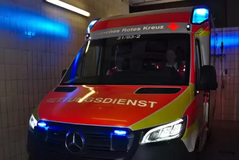 Der bei dem Unfall leicht verletzte Radfahrer wurde vom Rettungsdienst in eine Klinik gebracht. 
