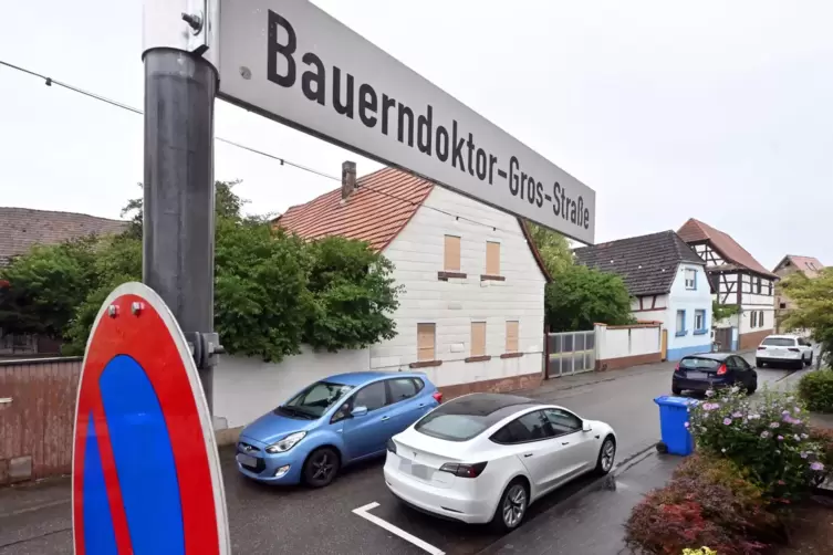 Führt durch Lachens Ortskern: Bauerndoktor-Gros-Straße. 