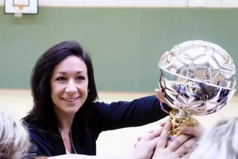 Nadine Keßler 2018 als Botschafterin der DFB-Stiftung Sepp Herberger in der JVA Zweibrücken. 