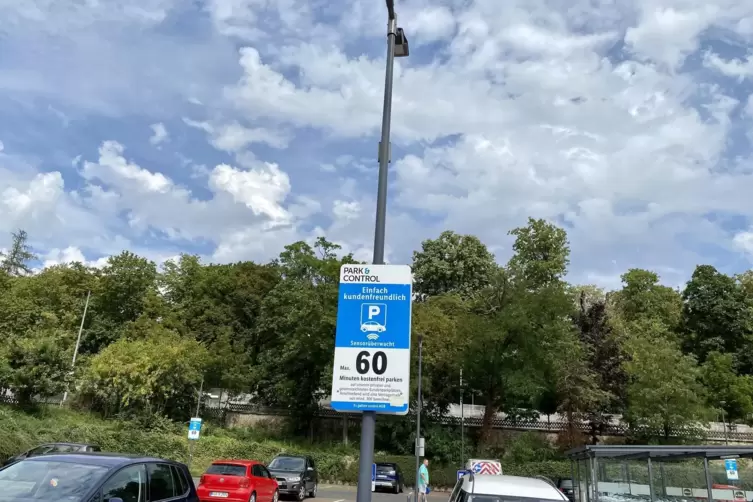 Hinweisschild auf dem Lidl-Parkplatz.