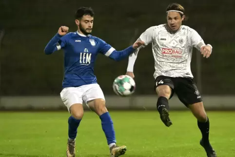 Mert Özkaya (links)und der TuS Mechtersheim verloren in Trier.