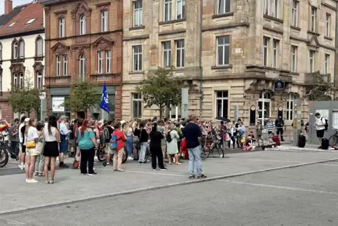 Zwischen 150 und 200 Teilnehmer kamen zu einer Kundgebung des Bündnisses „Kaiserslautern gegen Rechts“.