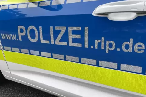 Hinweise nimmt die Polizei telefonisch oder per E-Mail entgegen. 