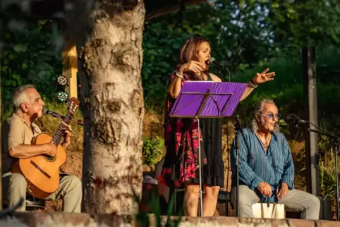 Lebensfreude und Melancholie: das südamerikanische Trio „Pura Vida“ mit Héctor Zamora, Eliza Montes de Oca und Franco Jaqués (vo