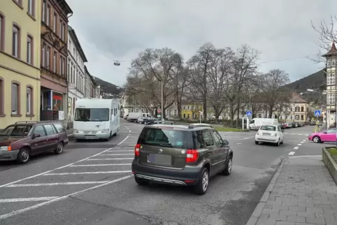 An der Einmündung Tal-/Amalienstraße sind am Samstag zwei Fahrzeuge kollidiert. 