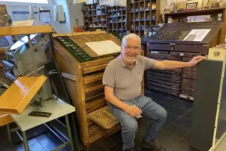 Geliebte, vertraute Umgebung: Der „Stift“ von einst in einer musealen Schriftsetzer-Werkstatt. 