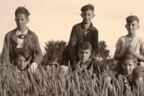 Kindheit auf dem Lande 1939: Albert Emmerling (li. oben) mit seinen Kameraden. 