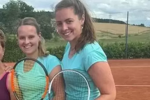 Unterlagen im Halbfinale des Damendoppels ganz knapp im Championstiebreak: Aline Christoffel und Sarah Maurer (von links).