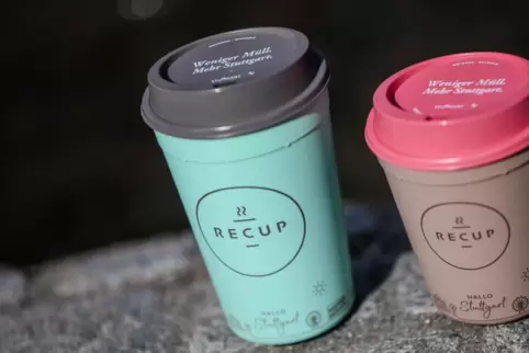 Bei Getränken haben sich Mehrweg-Becher schon recht gut etabliert. 