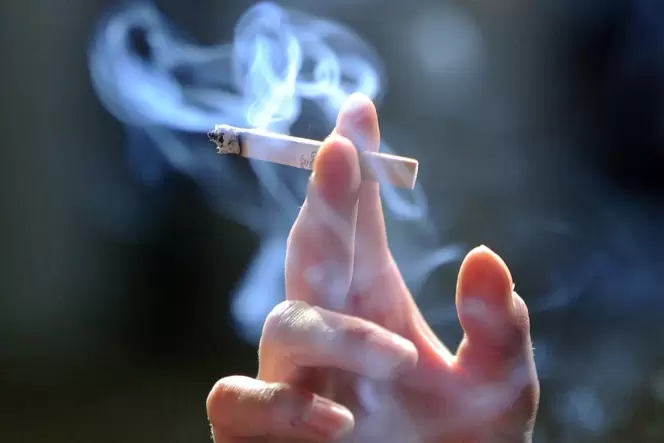 Zigarettenqualm ist nicht nur schädlich für den Raucher, sondern auch für den passiv mitrauchenden Nichtraucher.