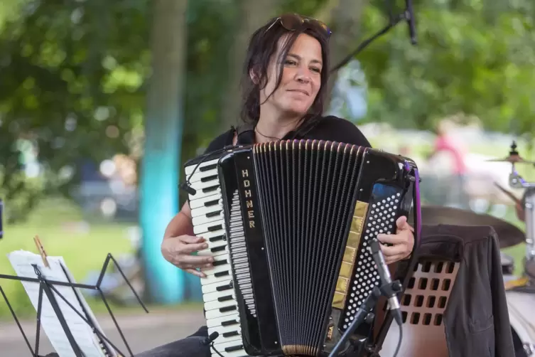 French Touch mit Alexandra Maas sind am 2. September ab 16.30 Uhr im Schlosspark Rockenhausen zu Gast. 