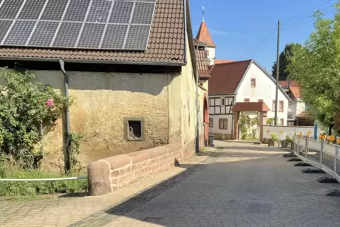 Seit drei Jahren mindestens halbseitig gesperrt: die Eisbachbrücke in der Hauptstraße. 