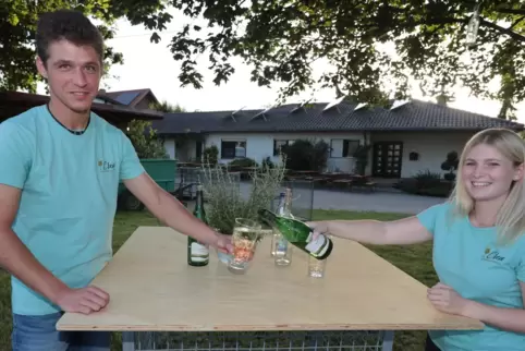 Patrick Schubert und seine Partnerin, die ehemalige Weingräfin des Leiningerlandes Julia Denig aus Battenberg, freuen sich auf d