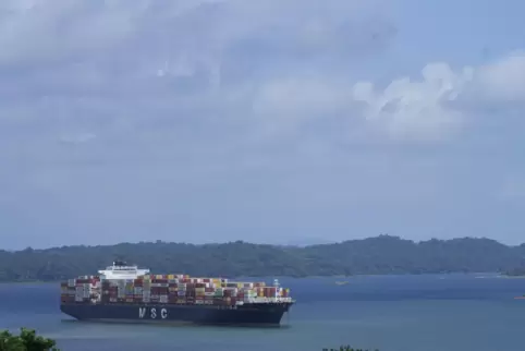 Die Panamakanal-Behörde hat nach monatelanger Trockenheit den Verkehr auf 32 tägliche Schifftransits durch den Kanal beschränkt.