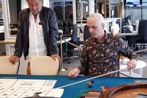 Kennen die Dürkheimer Spielbank seit mehr als drei Jahrzehnten: Casinochef Michael Seeegert (links) und der stellvertretende Tec