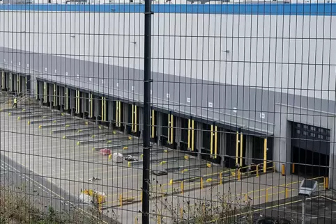 Die Halle ist so gut wie fertig, wird aber noch nicht genutzt. Die Halle ist so gut wie fertig, wird aber noch nicht genutzt.