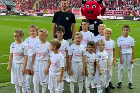E-, F- und G-Junioren des FC Bienwald Kandel durften als Einlaufkinder 