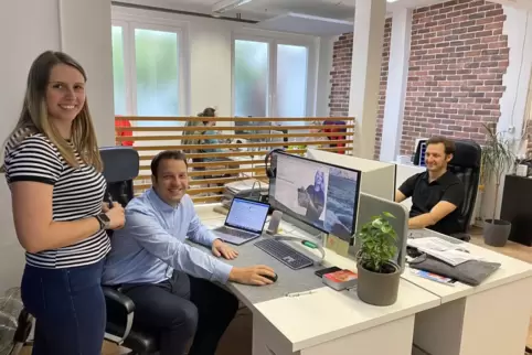 Oliver Hoffmann, Mitte, lässt im Team mit Julian Caceres seinen kreativen Ideen freien Lauf. Ksenia Weigel ist ein Eigengewächs 