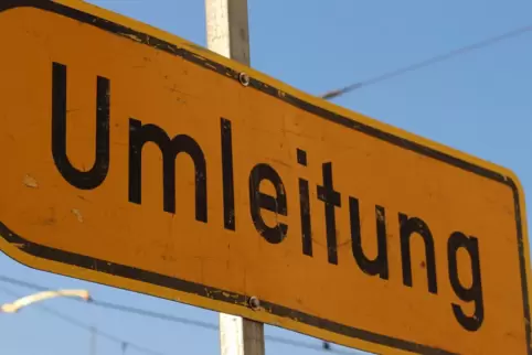 Die Umleitungen werden ausgeschildert. 
