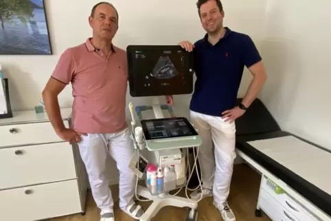 „Bei vielen Menschen ist noch die Scheu da“: Arnold Wagner (links) und Maximilian Aernecke betreiben die Urologie-Praxis in Limb