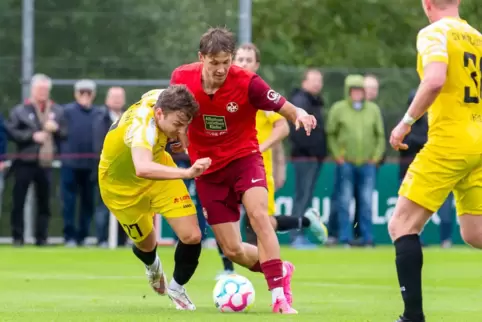 Stürmer Jacob Collmann (Mitte), hier im Spiel gegen Morlautern, kommt bereits auf acht Saisontreffer für die U21 des FCK in der 