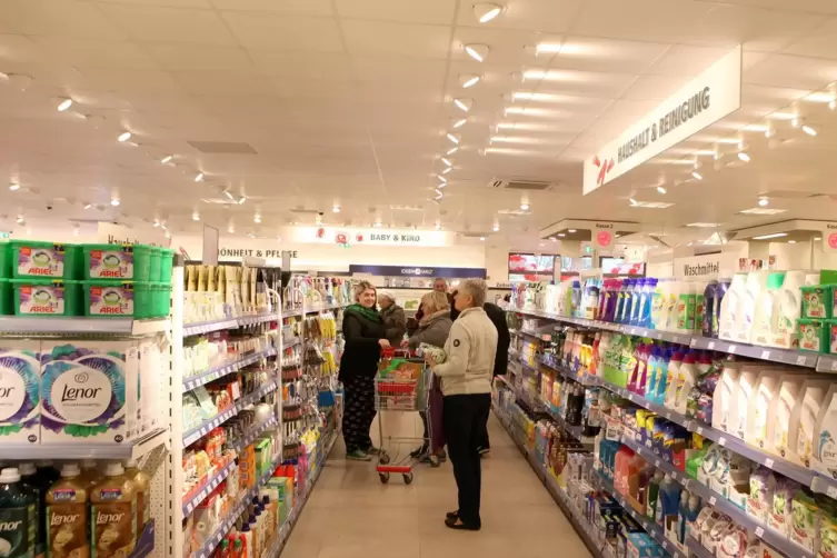 Die Drogerien setzen auf verschiedene Verkaufswege, den Online-Handel oder &bdquo;Click und Collect&ldquo;. 