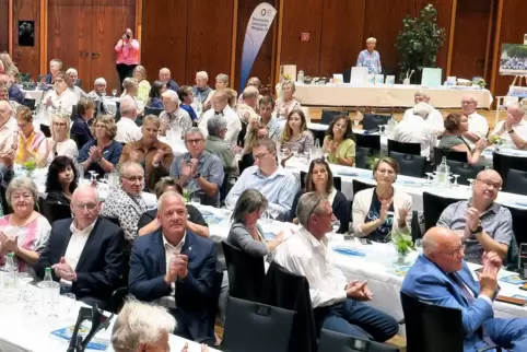 Festgemeinde zum 50-Jährigen der Sozialstation: Viele Ehemalige feierten gemeinsam mit geladenen Gästen und den momentan bei der