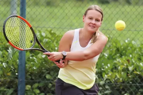 Aline Christoffel gewann das Damenendspiel gegen ihre Mutter Natascha Christoffel mit 7:5 und 7:6 