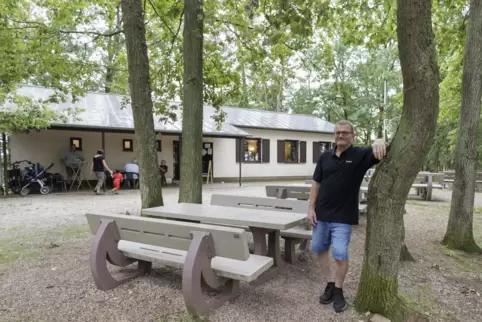  Pächter Andreas Steinbacher bietet im Waldhaus im Himmelreich unter anderem wechselnde Tagesessen an. Wenn es Dampfnudeln gibt,