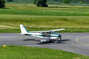 Luftfahrzeuge unterschiedlicher Art nutzen den Wormser Landeplatz. Manche haben einen Lärmschutz, andere nicht. Luftfahrzeuge unterschiedlicher Art nutzen den Wormser Landeplatz. Manche haben einen Lärmschutz, andere nicht.