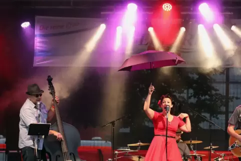 Die Band „Betty Sue und die Hot Dogs“ beim Stadtfest 2015. 