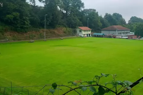  Schauplatz einer Oberliga-Partie: der Rasenplatz in Sippersfeld.