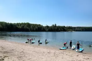 Stand-up-Paddeln ist am Kollersee erlaubt, aber mit Rücksicht auf die Natur. 