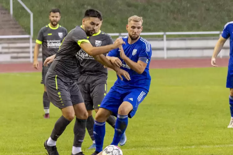 Packendes Duell: Mert Hizarci (links, Eppstein) gegen David Frank Schäfer (Eisenberg).