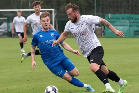 Steinbachs Christopher Lampert (rechts, hier gegen Sven Eric Mayer) will mit seinem Team erstmals in dieser Saison auswärts punk