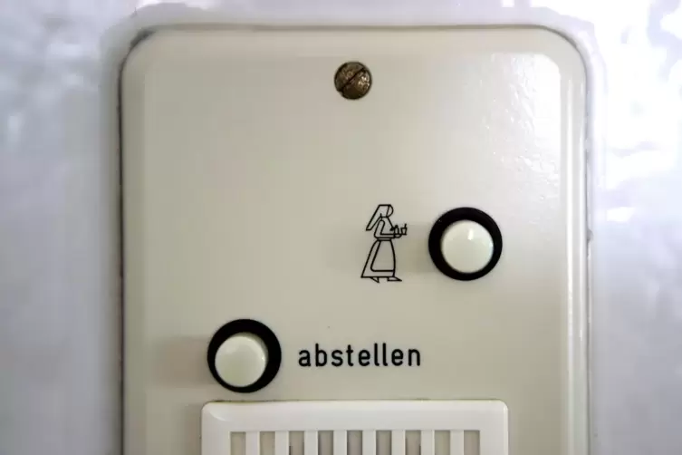 Neben dem OP findet man noch eine alte Schwesternrufanlage. 