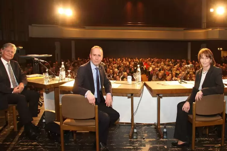 Als Redakteur im Rhein-Pfalz-Kreis: Christoph Hämmelmann bei einer Podiumsdiskussion mit Kommunalpolitikern im Jahr 2010. 