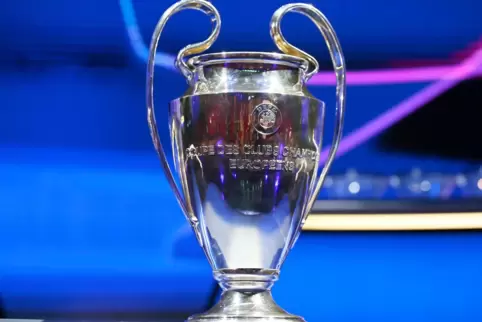 Um diesen Pokal geht es in der Champions League. 